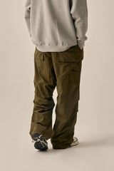 VOLUME POCKET PINTUCK PANTS - KHAKI