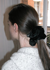 Velvet Scrunchie_Medium_Black