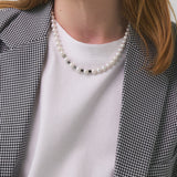 a pearl necklace_CLEF TRIM PEARL NEC