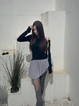 Uncut strap ribbed long-sleeved top