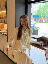 Flower brooch striped long-sleeved knit shirt