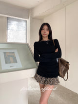 Black hole off-shoulder long-sleeved knitwear