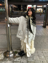 Dot triangle shawl muffler