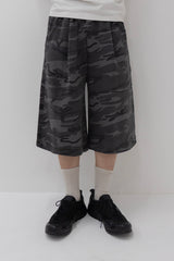 One-tuck Bermuda Pants Camo