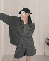 Knit cardigan & short pants set up