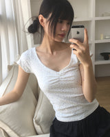 イベフローラルシャーリングVネックショートスリーブTシャツ