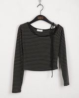 Seble one-ショルダーアンバランスストラップストライプロングスリーブTシャツ