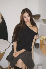Chic black unbalanced off-shoulder knitwear