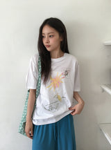 クオン プリント ルーズフィット ショートスリーブ Tシャツ