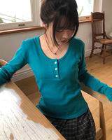 ロニルパンチングボタンUネックTシャツ