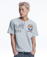 ミリタリーエンブレムヘンリーネッククロップドTシャツ - グレー