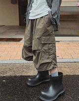 Bulky pintuck cargo Bermuda pants