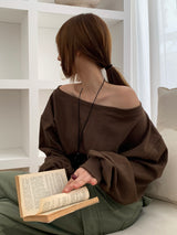 [MADE] Stern hip-to-way off-shoulder sweatshirt