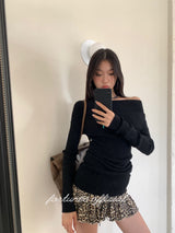 Black hole off-shoulder long-sleeved knitwear