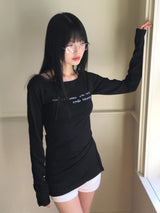 Cumen lettering lip neck slim long sleeve t-shirt