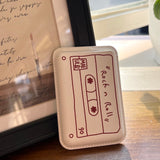 ロックンロールカセット magsafe レザーポケットウォレット (ホワイトカラー)