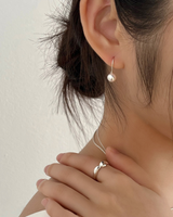 Sunday pearl earring (silver)