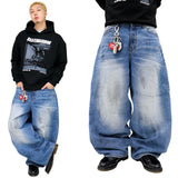 色褪せしないワイドなデニムパンツ