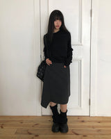 アヌアシンメトリカルボタンミディスカート