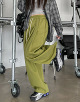 Plain two-pin tuck balloon training pants