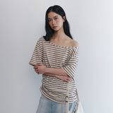 CサイドシャーリングオフショルダーTシャツ - ベージュ