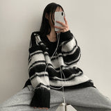 モヘアダンガラVネックニット
