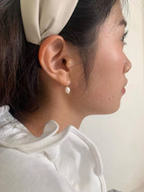 Mini pearl drop earrings