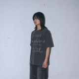 Untitled レイヤーロゴピグメントウォッシュ半袖 Washed Black