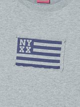 NYX フラッグアップリケTシャツ グレー