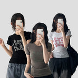 ユニークイーブンレタリングスリムショートスリーブTシャツ