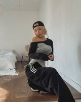 バターフルレタリングアンバランスオフショルダー長袖Tシャツ