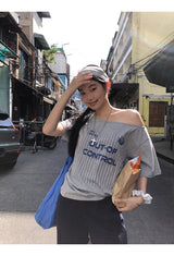 コントロールオフショルダールーズフィットショルダースリーブTシャツ