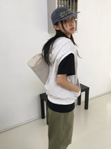 The New Byul two-way hooded vest zip-up