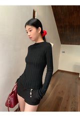 Red bow slit long-sleeved knit shirt