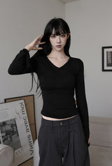 スリムVネックニットTシャツ