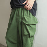 Packable parachute cargo pants / Evergreen