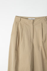 Wide two tuck pants (Beige)