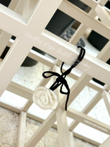 White Rose Ribbon Keyring / TREEFORFIVE345