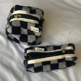 Clam ラウンドポーチ_ファーダークグレーチェッカーボード