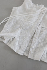 a bean button punching bustier blouse