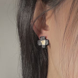 チェッカーフラワーピアス