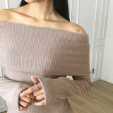 Turnzi Napping V-neck Brush Fur Off-Shoulder T-Shirt