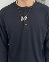 レークフィンガーホールヘンリーネックロングスリーブTシャツ