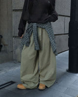 One-pin tuck strap balloon cotton pants