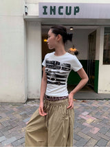 クリエイティブベルトラウンドショートスリーブTシャツ