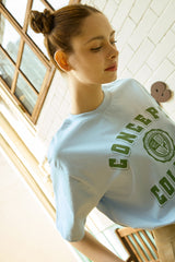 グリーンクラシックビッグロゴクルーネックスカイブルーショートスリーブTシャツ [Unisex]