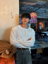 Lip u-neck long sleeve tee