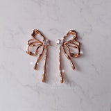 メタリックリキッドリボンピアス - Rosegold Color