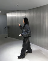 リベット付きカーゴデニムパンツ