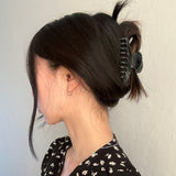 ブラックライトヘアクリップ